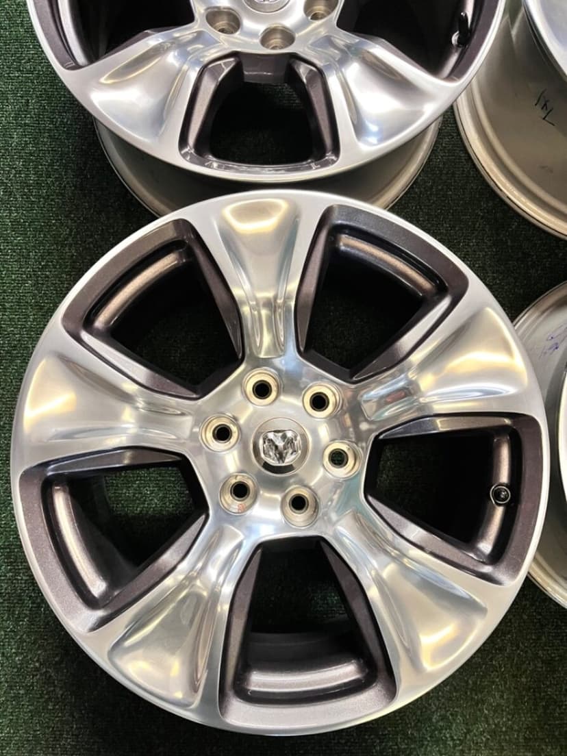 6x139.7 R20 Originál Dodge RAM 1500 model 2022 + senzory