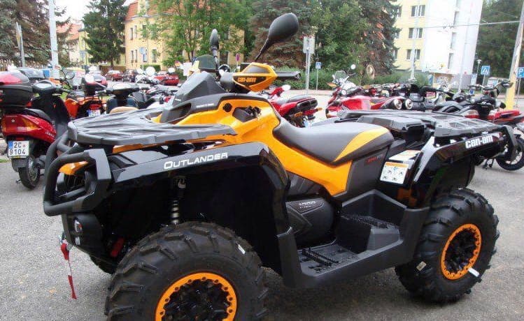 Čtyrkolka CAN-AM Outlander Max 1000 XT-P