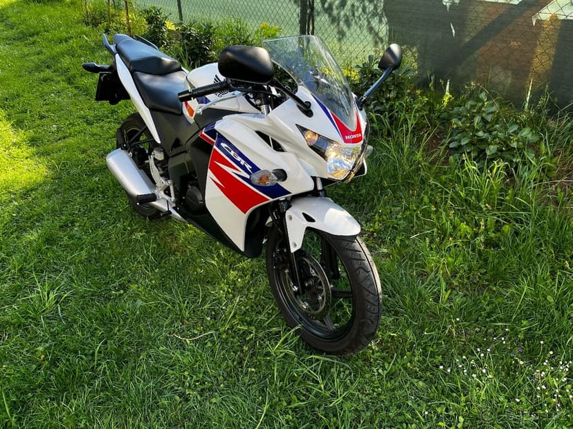 Honda CBR 125R najeto 2594km