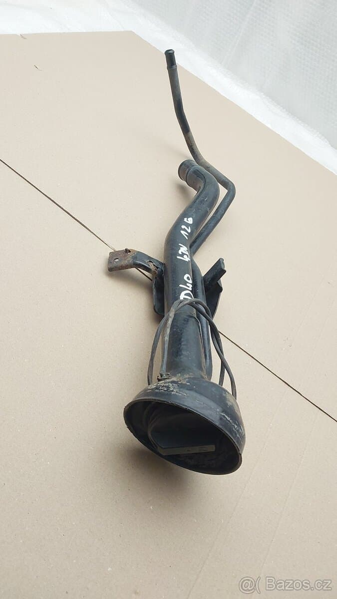 Nissan Navara D40 : Hrdlo nádrže