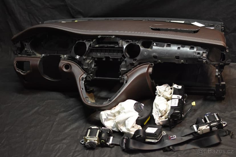 Mercedes Airbag bezpečnostní pás palubní deska