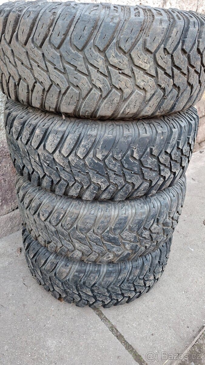 Pneu s disky 31x10.5 R15