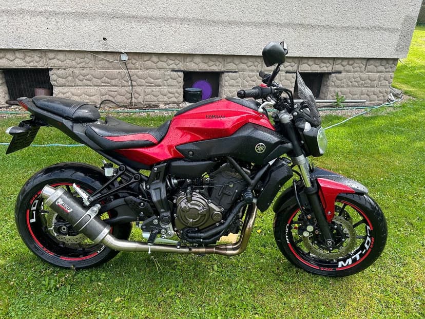 Yamaha MT07 35kw, 2016, červená Lava Red, bez ABS