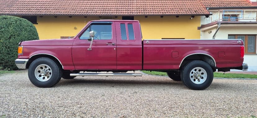 Ford F-250 V8 automat