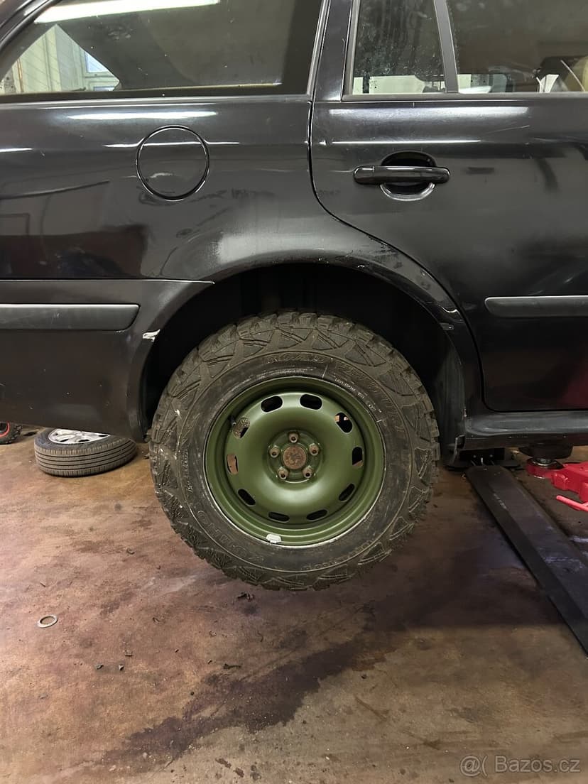 Offroad pneu Kumho 195 R15 100Q s disky 5x100