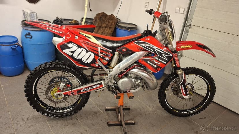 Honda cr 250 2t krasný stav nd díly