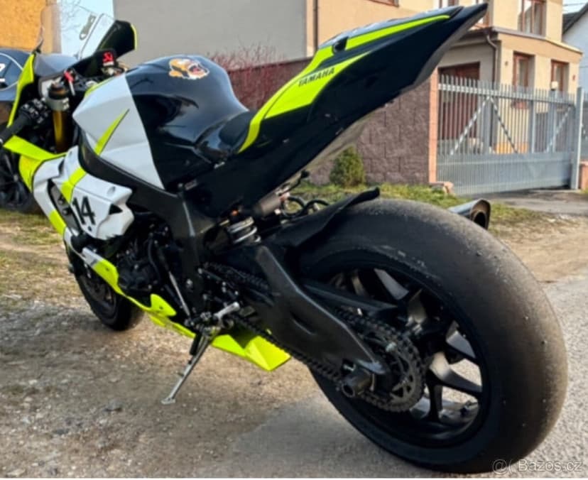 Laminaty leseni nafuk podsedadlovy ram Yamaha R1 15-19