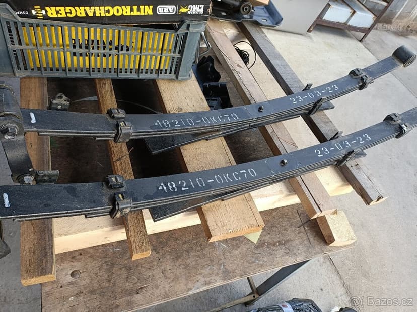 Díly na Toyotu Hilux 2023 (tlumiče, kryty)