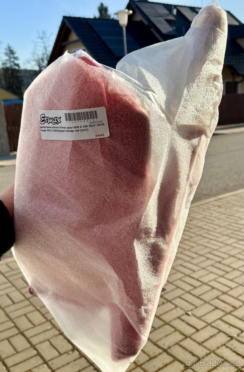Červený zadní blatník s krytem řetězu, Suzuki GSX-S750 17-18