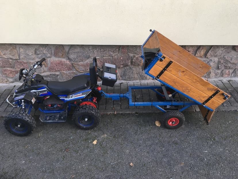 Dětská čtyřkolka se sklápěcím vlekem