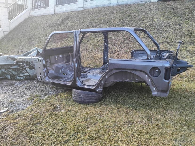 Jeep Wrangler JL 2021rok celú karosériu