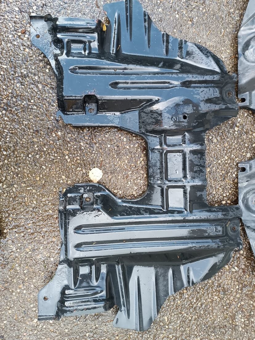 Kryty pod motor Toyota hilux