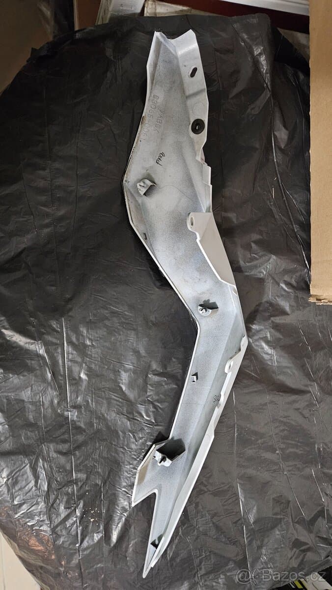 Kawasaki Ninja 300 - podsedlová kapota