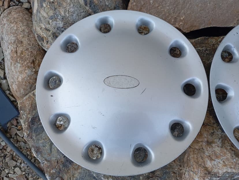 2 poklice,celoplošné kryty kol Ford Sierra, Escort