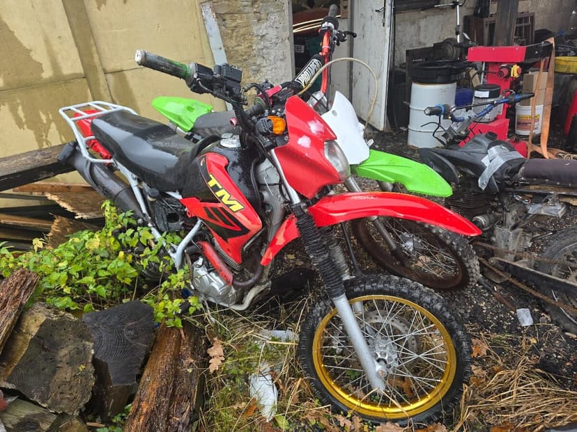 2x250 1x 125 2x minibike a 1x čtyřkolka