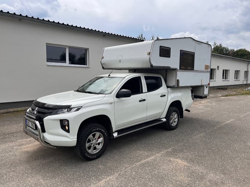 Obytná nástavba na pick-up