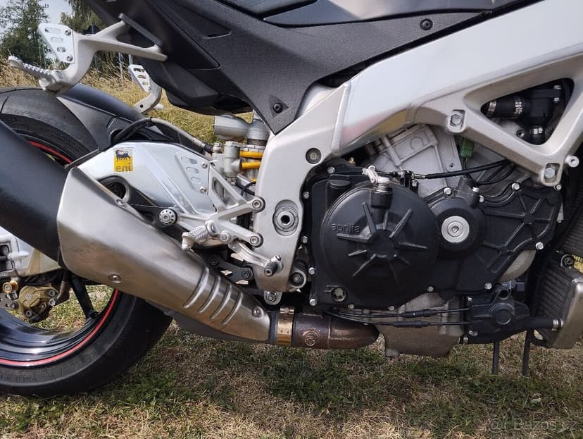 Aprilia Tuono V4