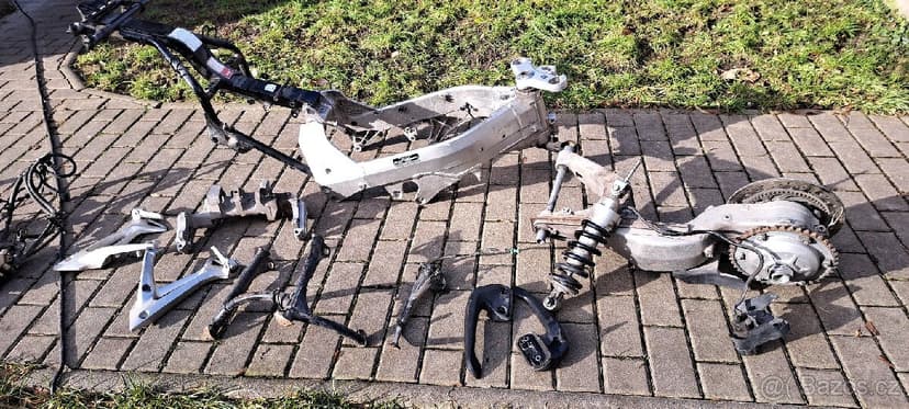 Honda vfr 800 vtec 07 náhradní díly