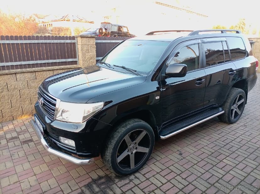 TOYOTA LAND CRUISER 200 4.5 DIESEL V8