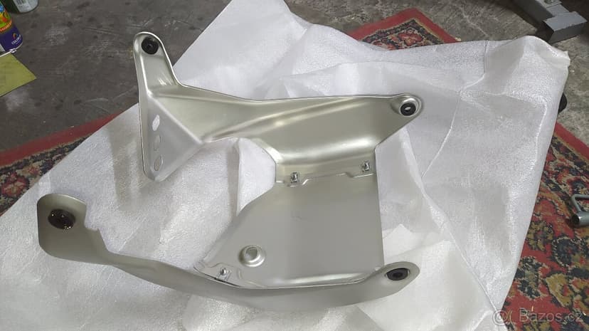 Multistrada v4 kryt pod motor