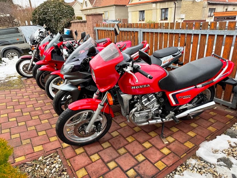 Honda CX, Kawasaki ZX9R, Suzuki GS, RF, Yamaha TRX, Triumph
