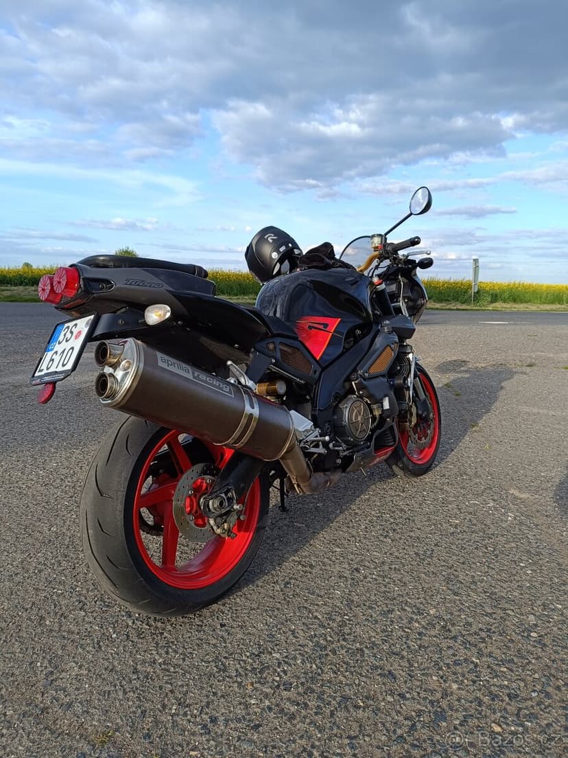 Aprilia Tuono RSV 1000