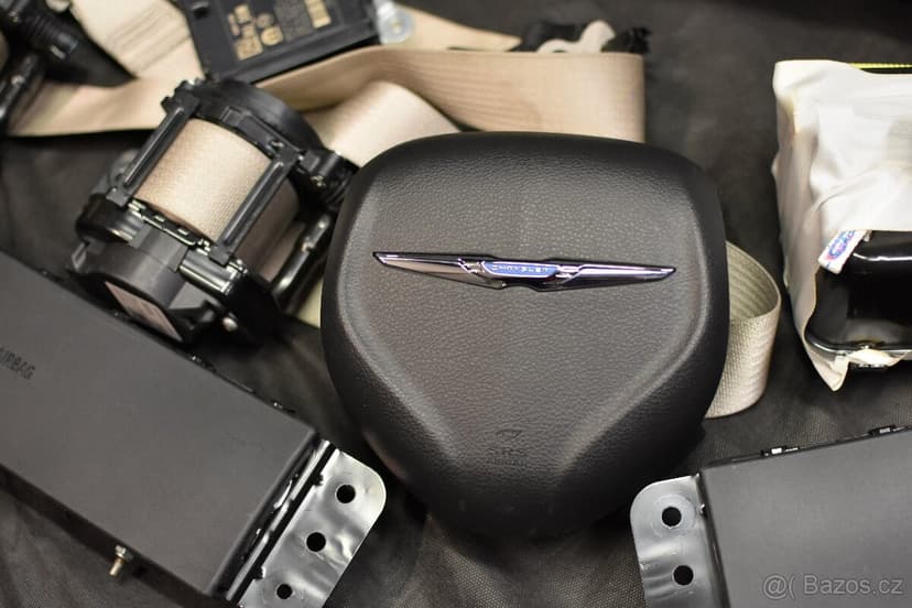 Chrysler airbag palubní deska bezpečnostní pás