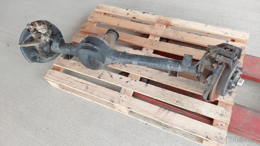 Suzuki Samurai SJ413 – Náprava přední široká