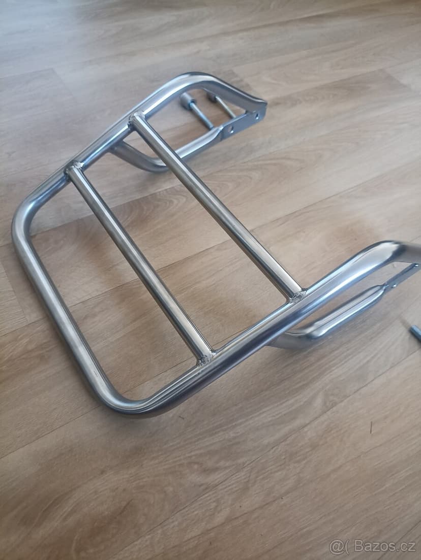 Zadní nerezový trubkový nosič na Suzuki GSX 1400