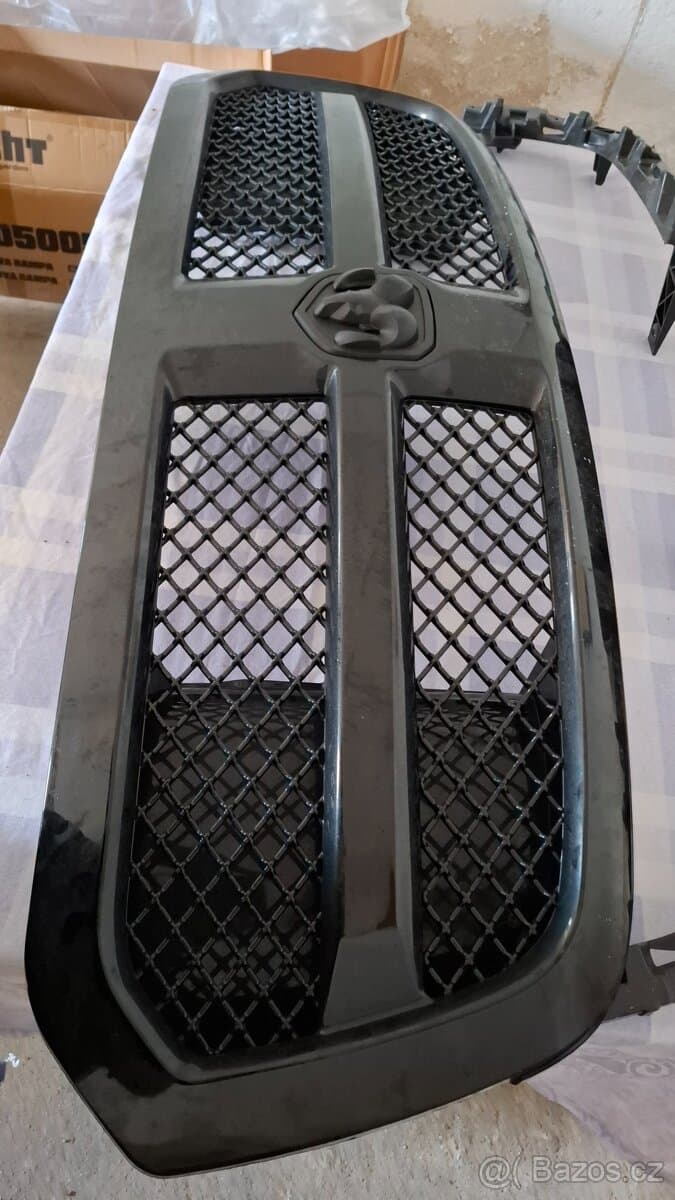 MASKA / GRILL  DODGE RAM 1500