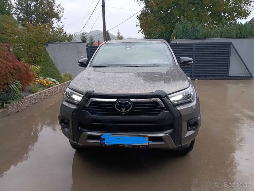 Predám Toyota Hilux Invicible