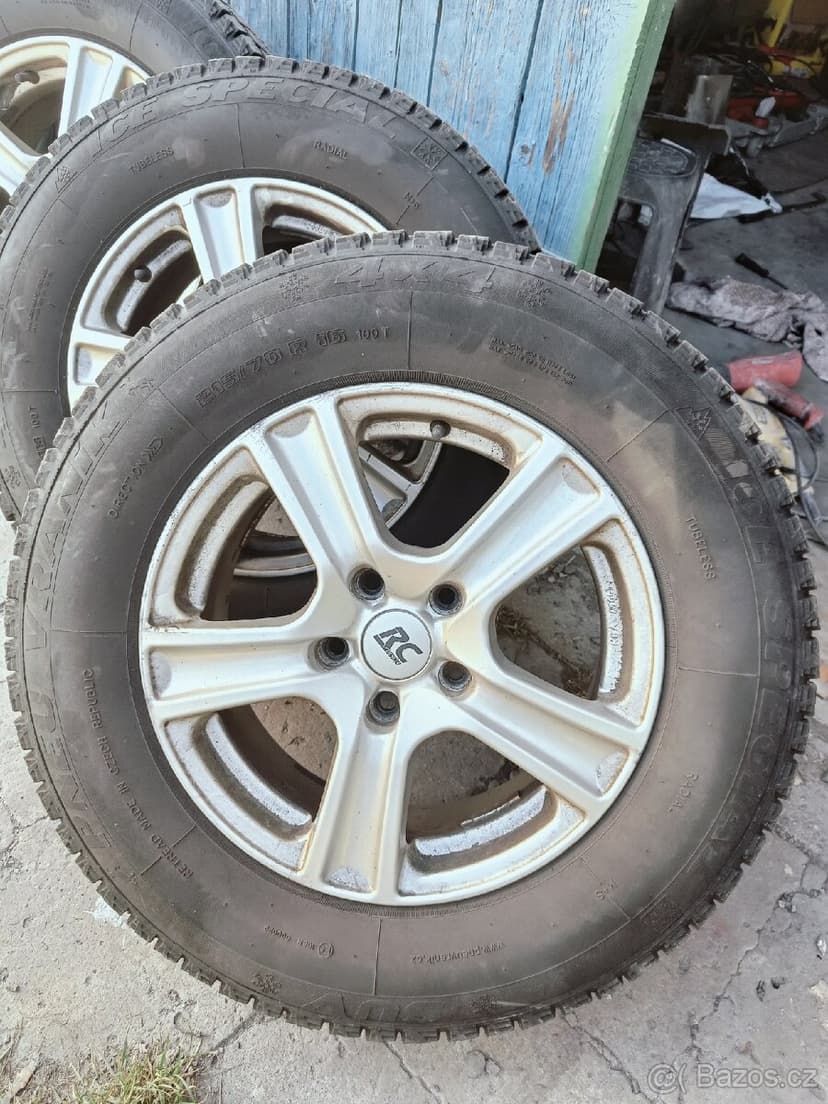 zimní offroad pneumatiky 4x4
215/70/R16
5x114.3 ET38