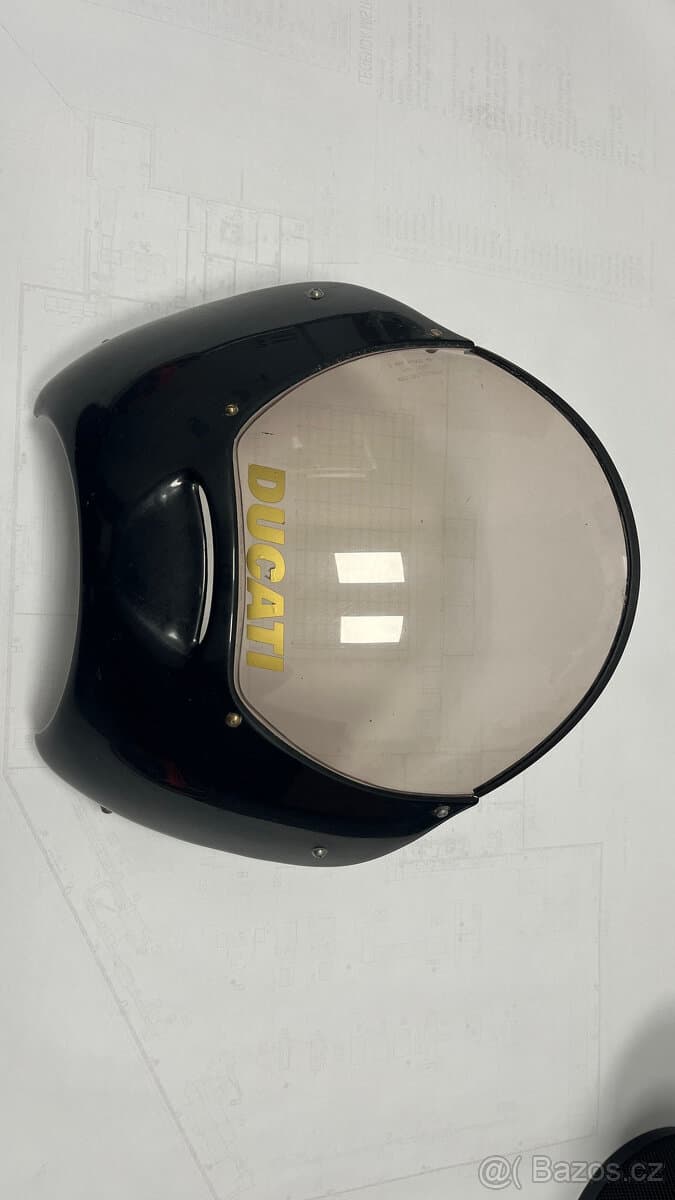 DUCATI Monster štítek a krovka, drobnosti