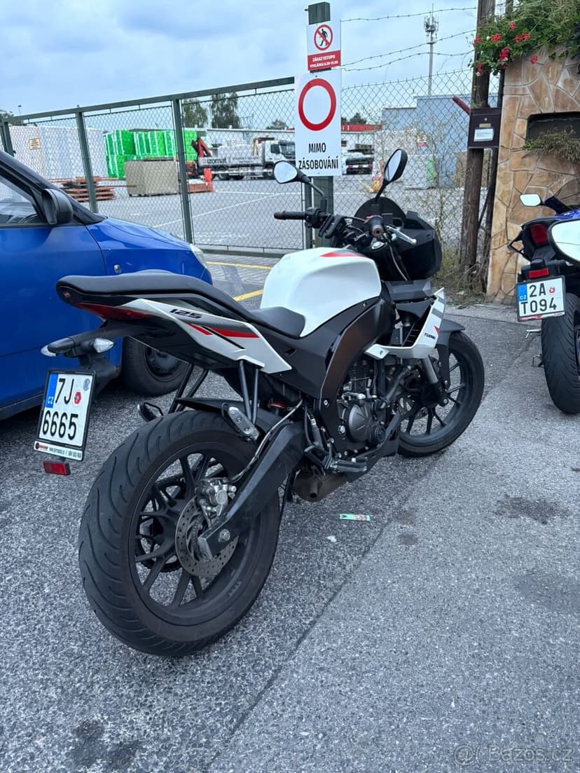 Aprilia Tuono 125