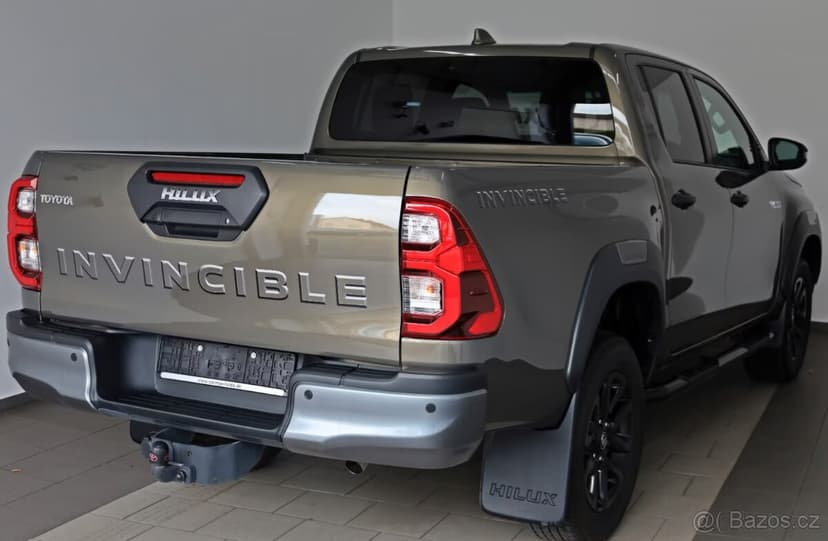 Toyota Hilux 2.8 D-4D 4x4 Invincible 150kw