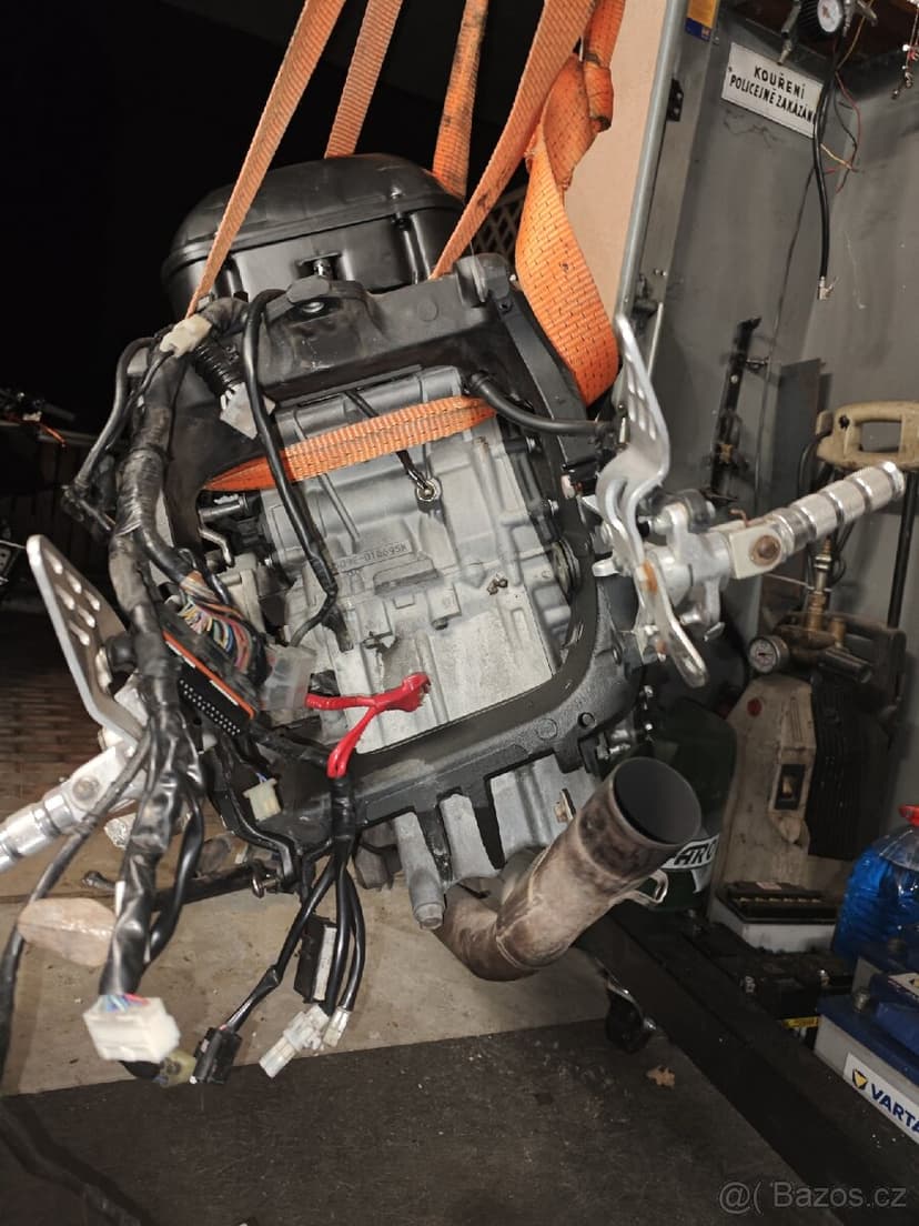 Yamaha R6 RJ09 (2005) – rám + motor, TP