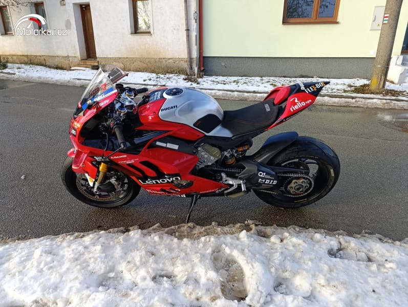Ducati Panigale V4S 2024 Bagnaia replica N°09
