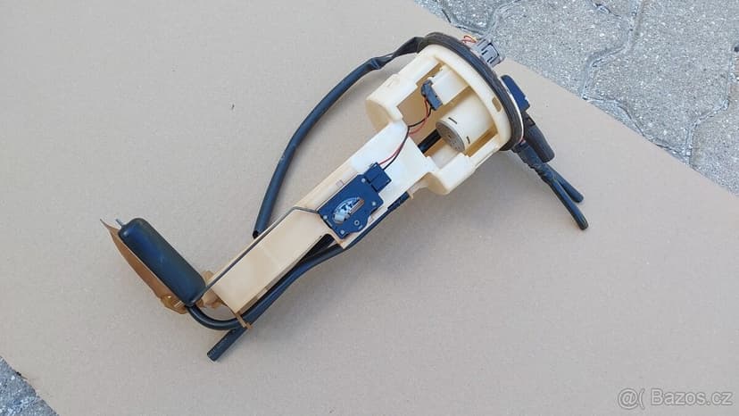 Suzuki Jimny – Sací koš s palivoměrem