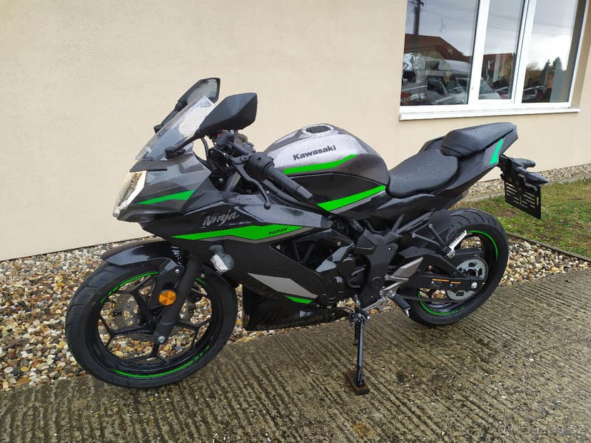 Kawasaki Ninja 125-2025 najeto 2960 Km
