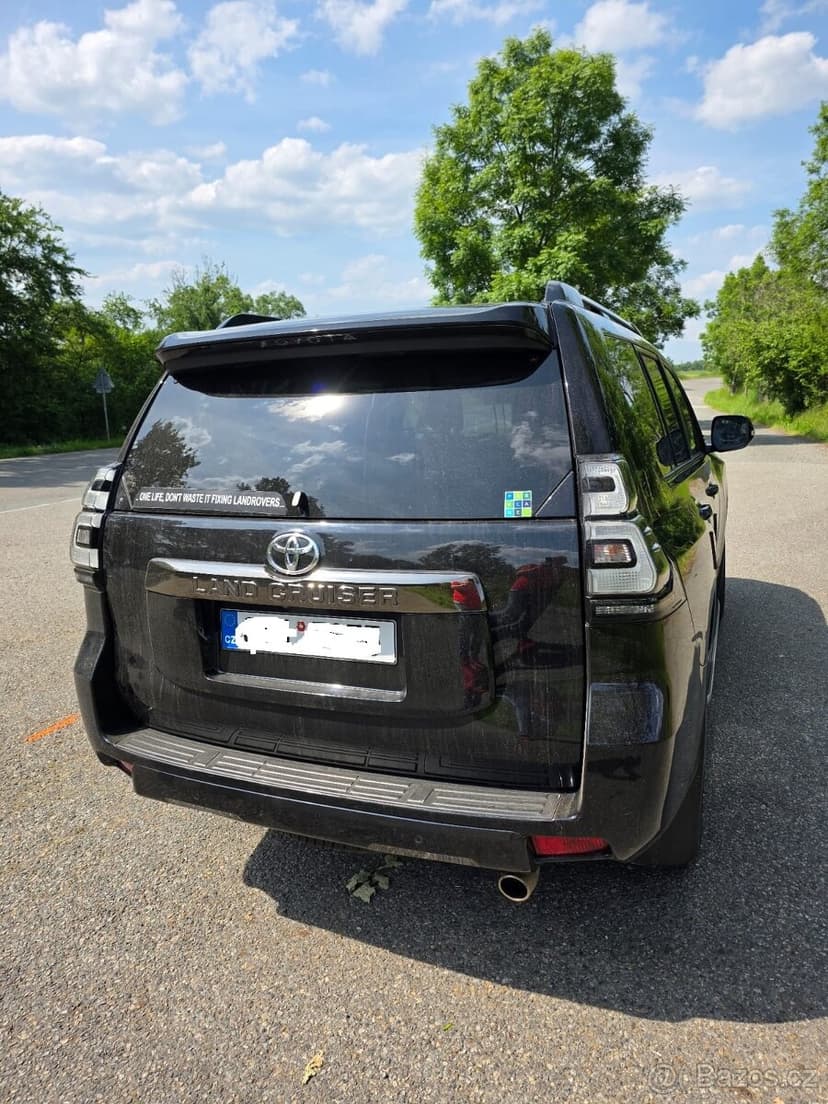 Toyota Land Cruiser,executive,kůže,7míst ,střešní okno, DVD