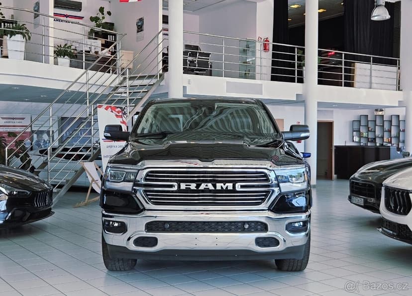 RAM 1500 5.7 Crew Cab Laramie