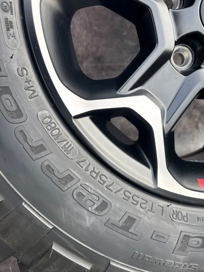 Originální alu kola Jeep 255/75/17