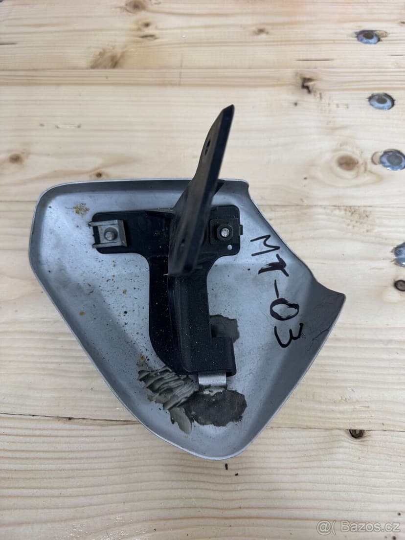 Yamaha MT-03 660 boční kryt chladiče - pravý