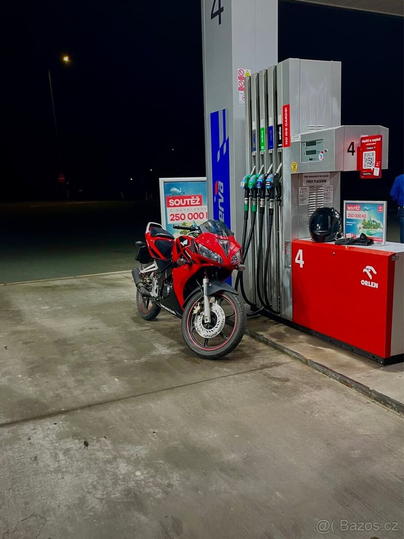 Honda CBR125R jc39 najeto pouze 19t km