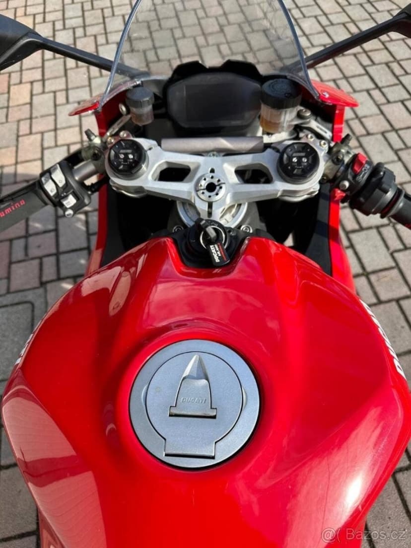 Prodám DUCATI PANIGALE V2