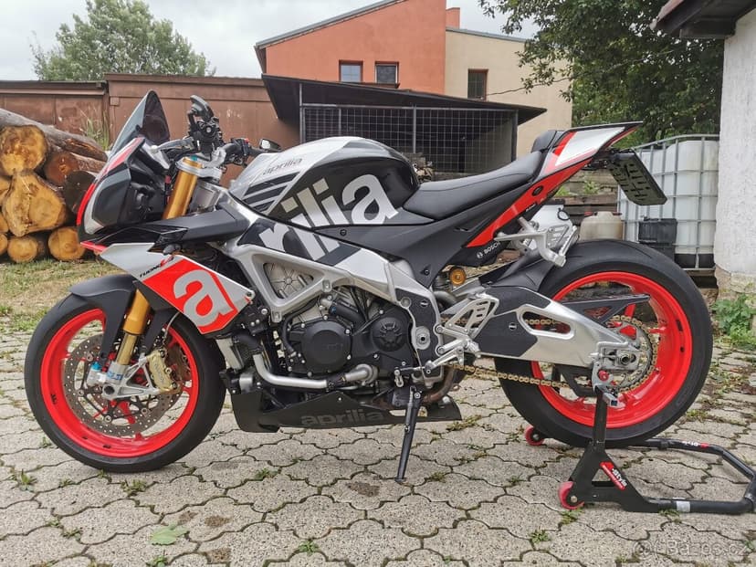 Aprilia tuono factory 1100