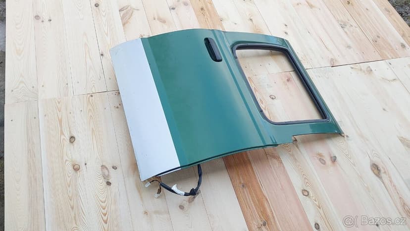 NISSAN NAVARA D22 –  DVEŘE PRAVÉ ZADNÍ ZELENÉ