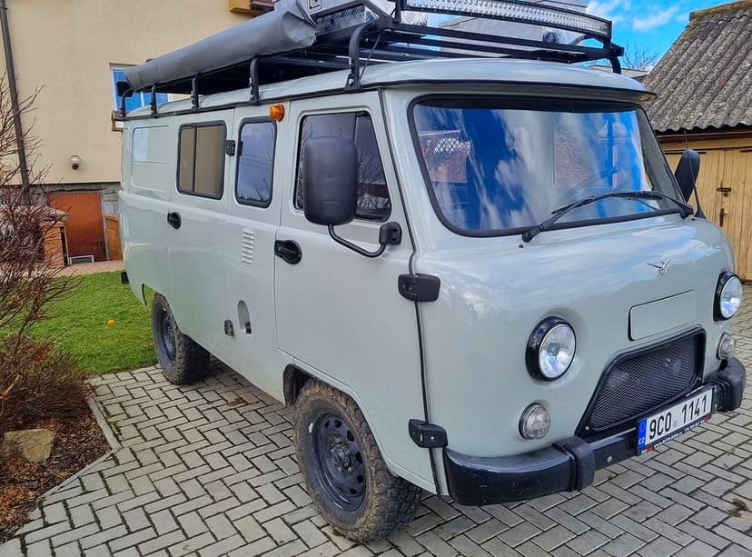 Vějířová markýza na offroad auto