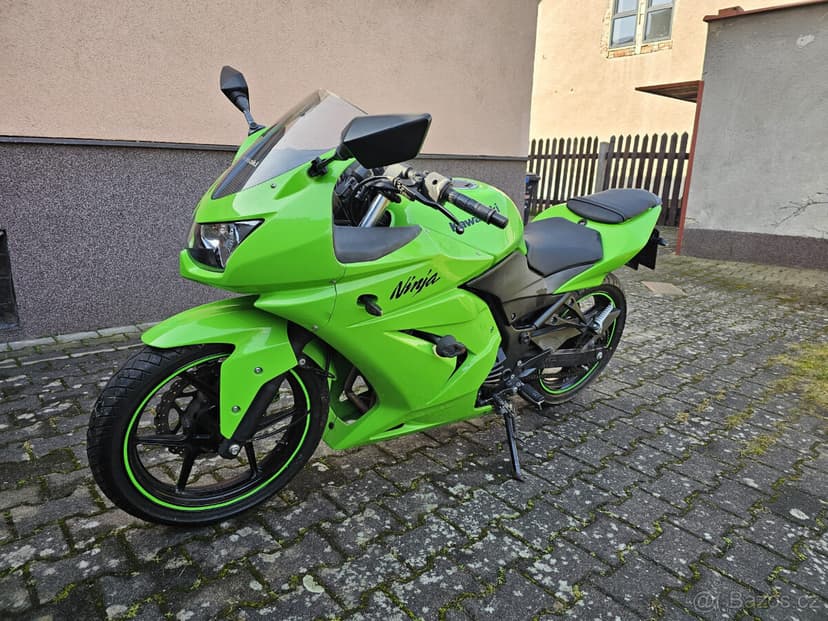 Kawasaki Ninja 250R, najeto 19 tis. km, výfuk Leo Vince