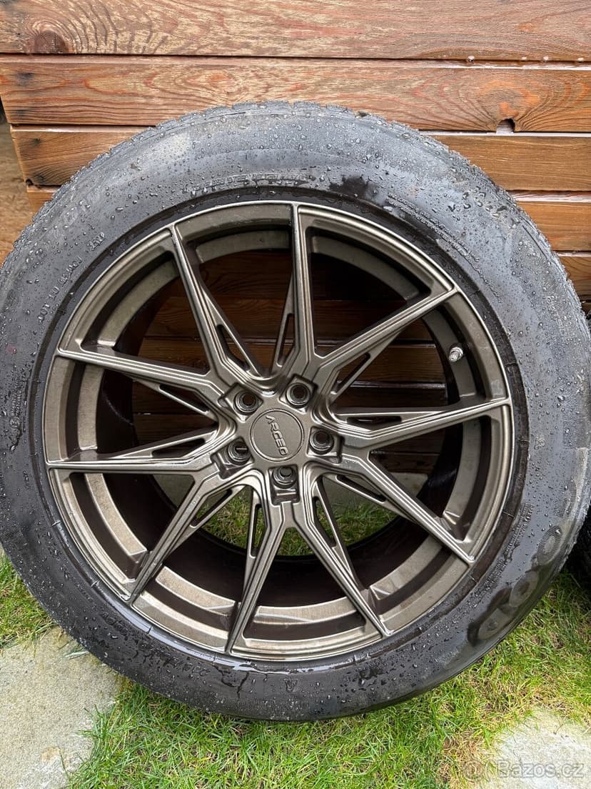 Sada alu kol Arceo se zimními pneu 235/55 R19